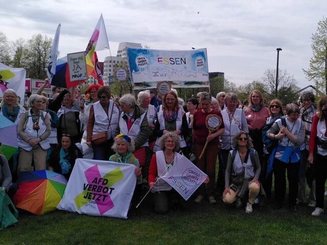 Essener OMAS stark bei vierter ‚PRÜF!‘-Demo gegen Rechts“