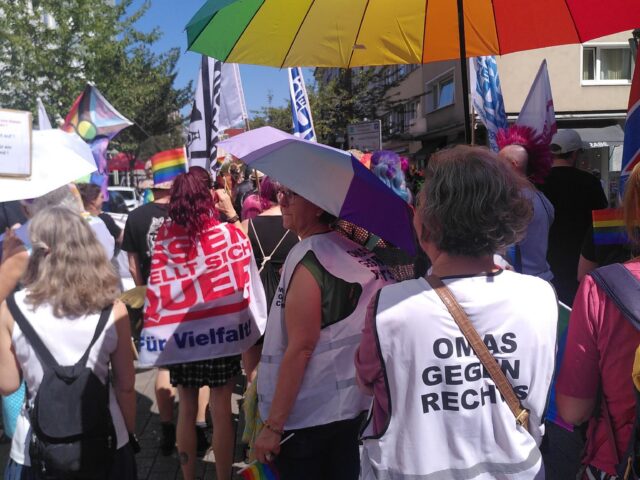 OMAS GEGEN RECHTS beim Essener CSD