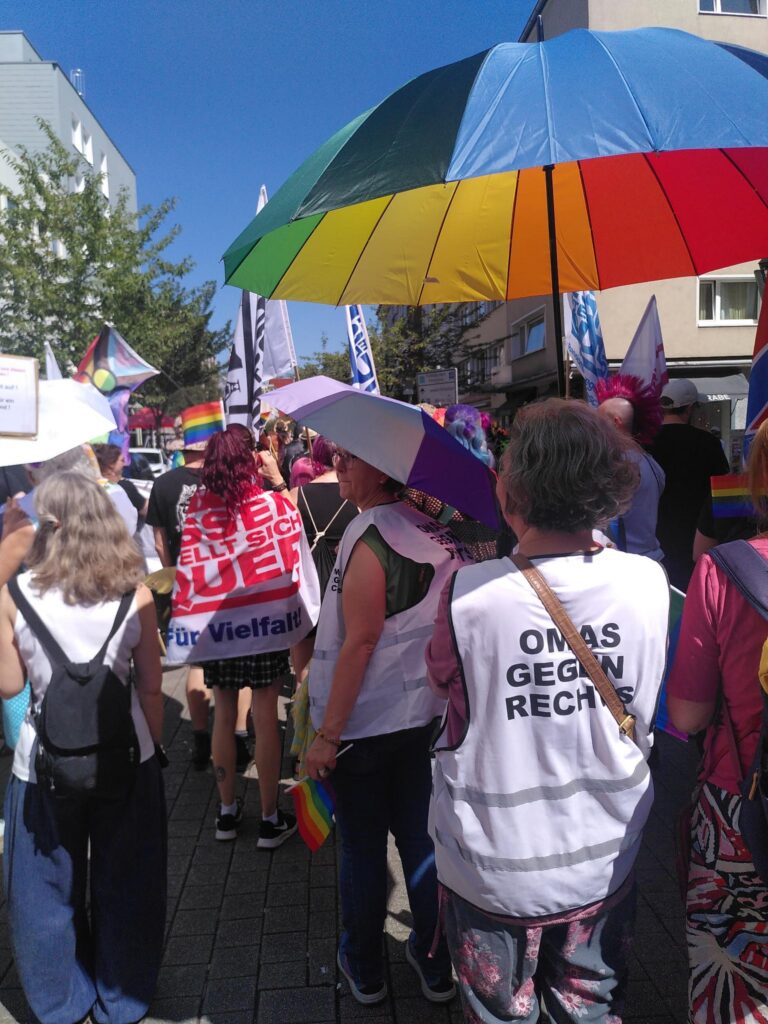 OMAS GEGEN RECHTS beim Essener CSD