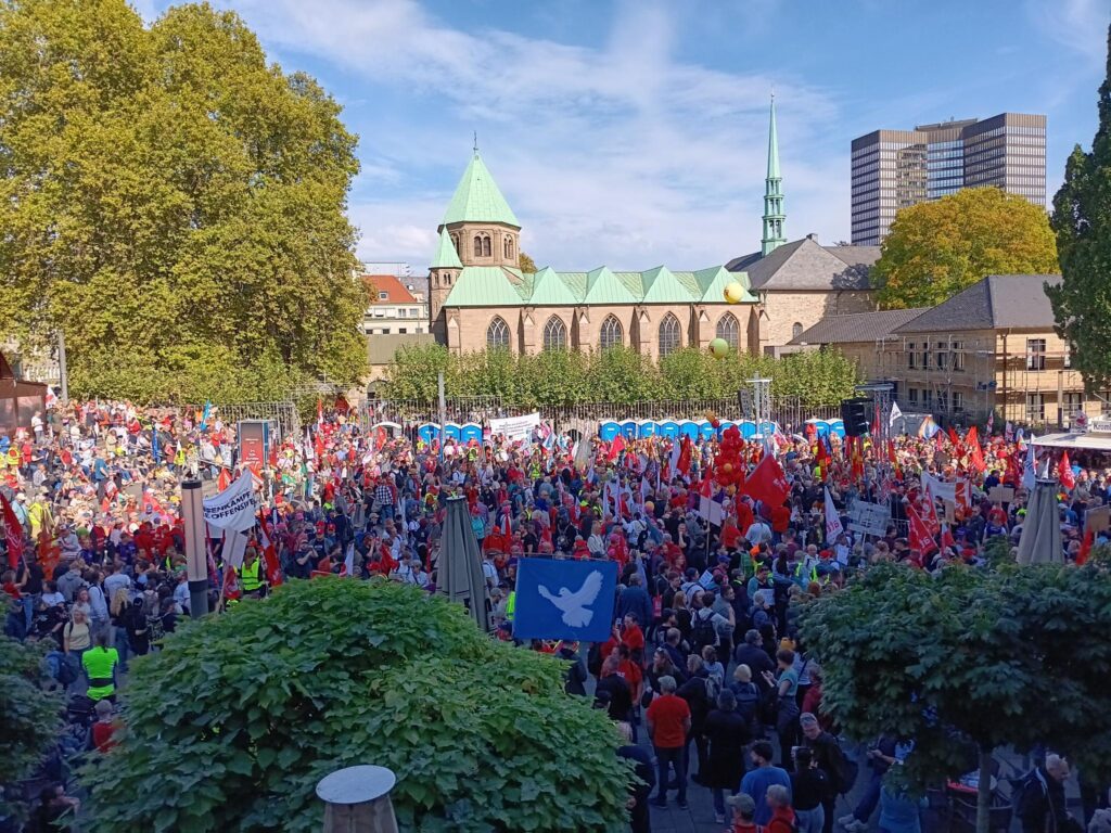 Tausende gegen Sozialabbau