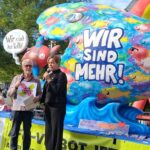 Mona Neubaur und Törk Hansen bei der Abschlusskundgebung in Berlin